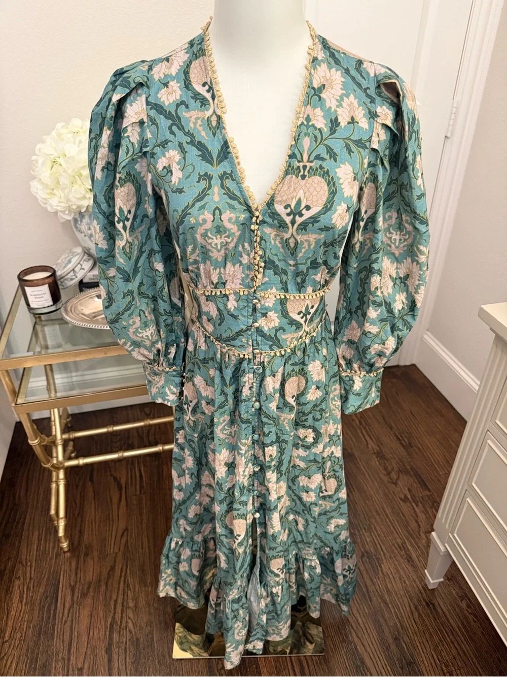 Trish Scully Midi Dress
Ai4